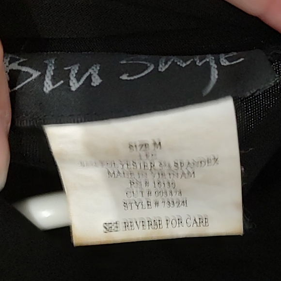 Elegant Black Women's Skirt - Picture 3 of 3